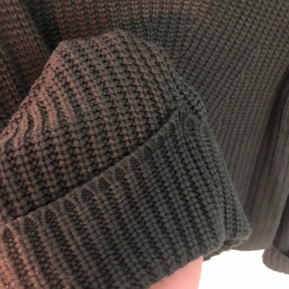 AE Cropped Sweater - Picture 4 of 6